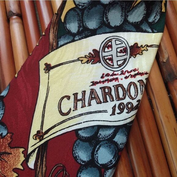 EUC VINTAGE 1996 RALPH MARLIN Cranberry "Wine Labels" Grapes 100% Silk Tie - Picture 6 of 10